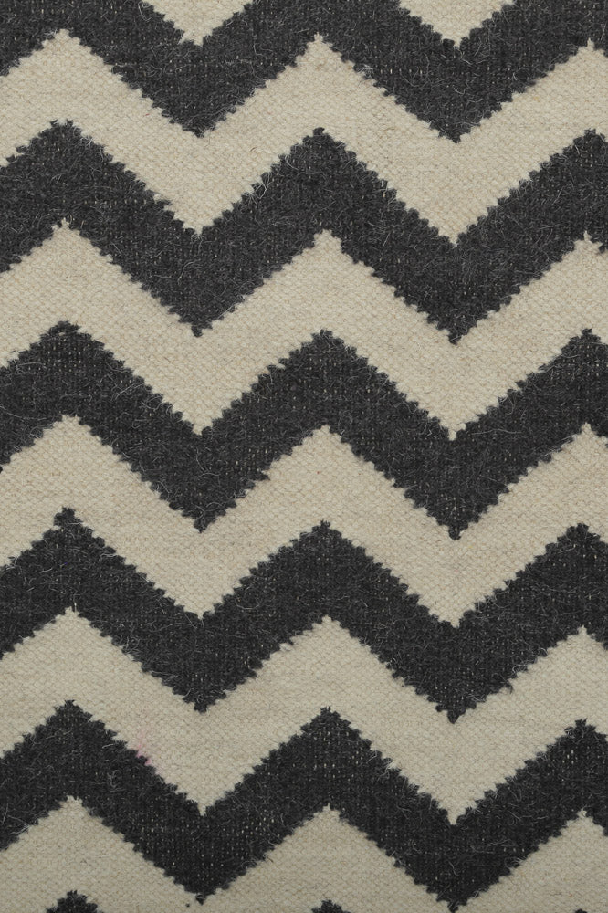 BLACK AND WHITE CHEVRON HAND WOVEN DHURRIE