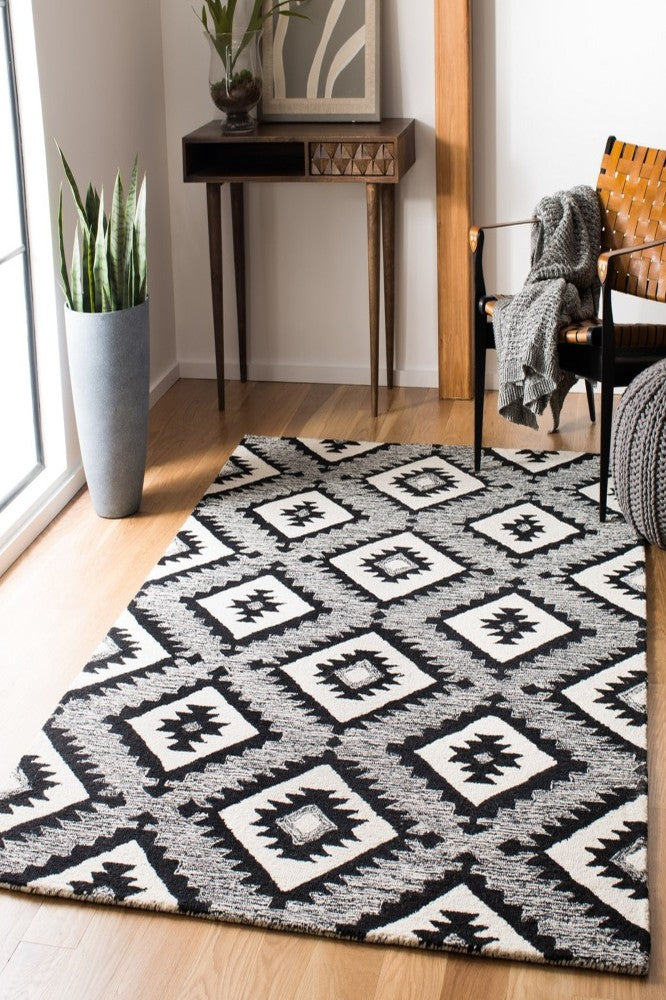 BLACK AND WHITE KILIM HAND TUFTED CARPET