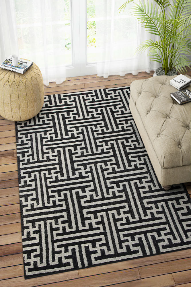 BLACK AND WHITE GEOMETRIC HAND WOVEN DHURRIE