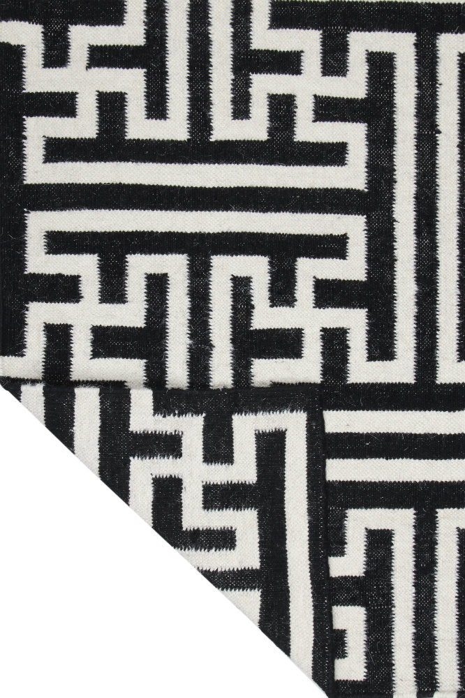 BLACK AND WHITE GEOMETRIC HAND WOVEN DHURRIE