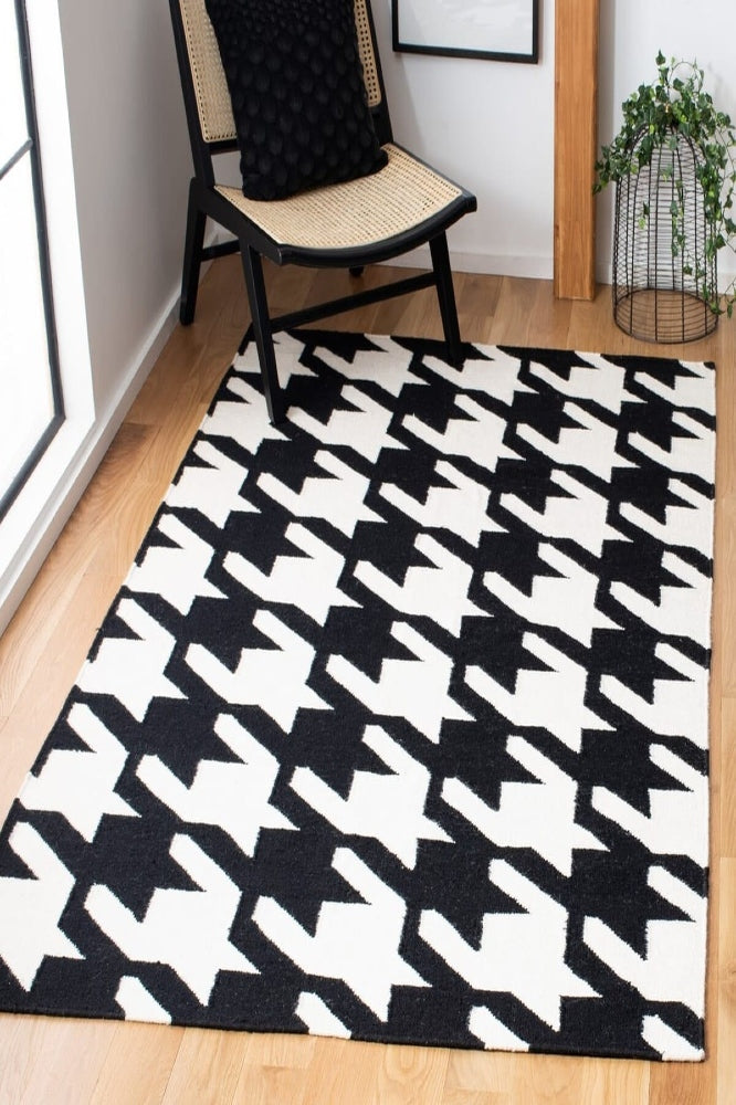 BLACK AND WHITE HOUNDSTOOTH HAND WOVEN DHURRIE