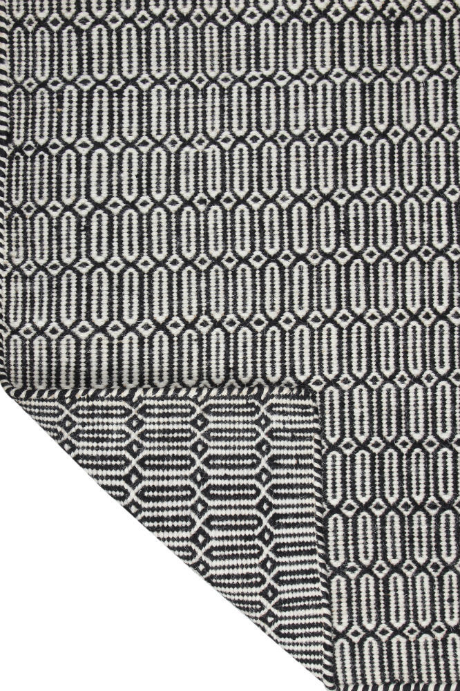 BLACK AND WHITE GEOMETRIC HAND WOVEN DHURRIE