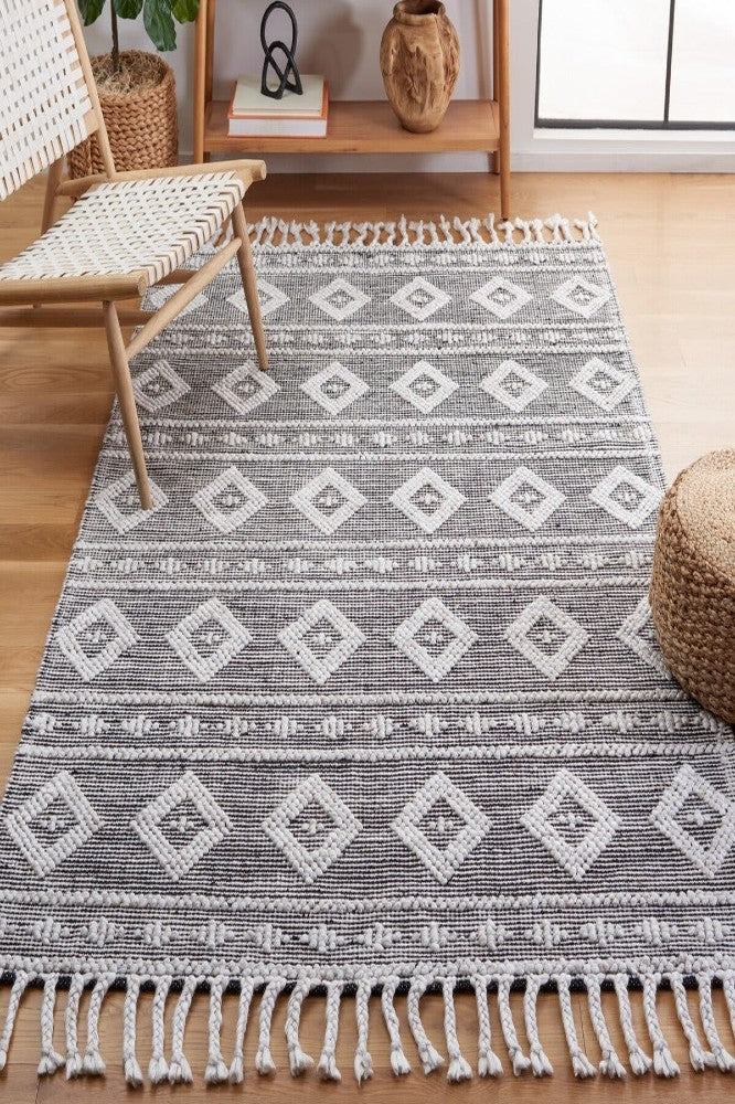 IVORY AND BLACK KILIM HAND WOVEN DHURRIE